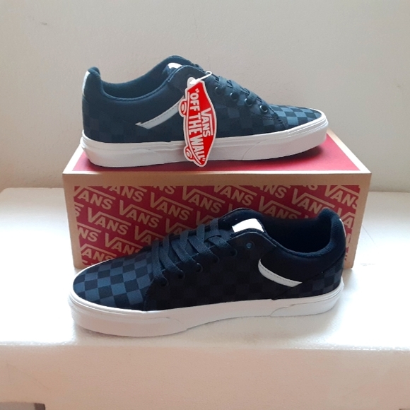 Vans - Picture 3 of 4